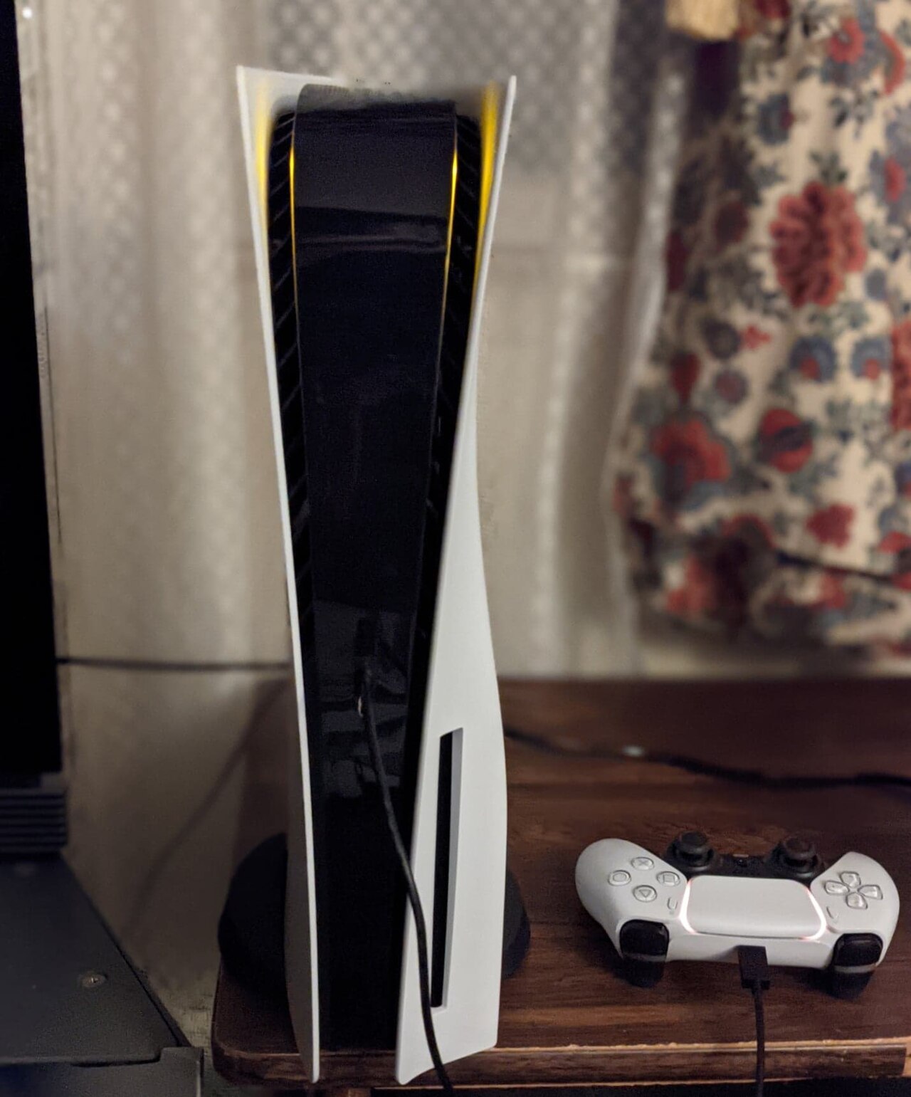 Consola PlayStation 5 con su mando DualSense